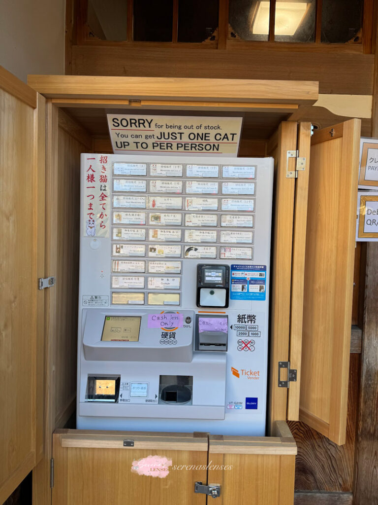 Manekineko-vending-machine