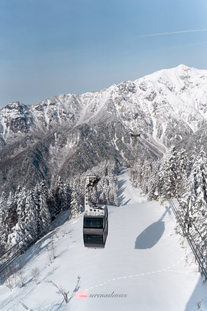 Shinhotaka-Ropeway-cars